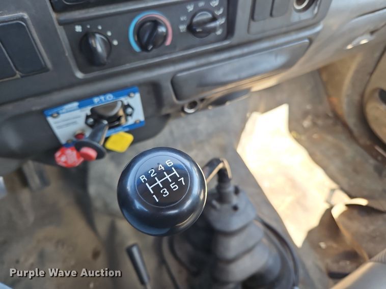 image for item OJ9834 2004 Ford  F750 Super Duty truck cab and chassis