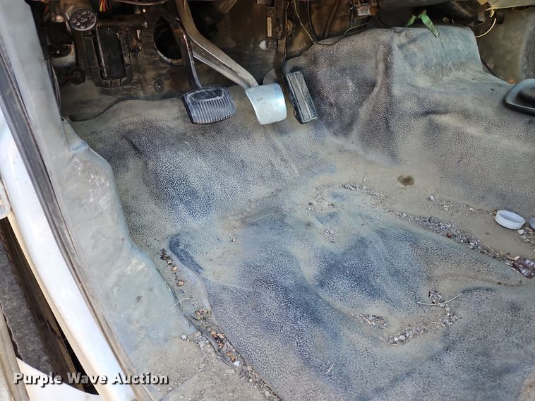 image for item OJ9834 2004 Ford  F750 Super Duty truck cab and chassis