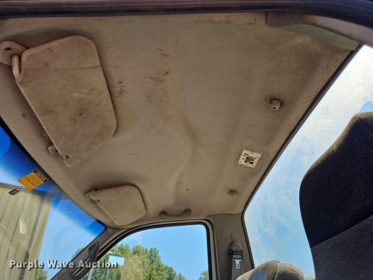 image for item OJ9834 2004 Ford  F750 Super Duty truck cab and chassis