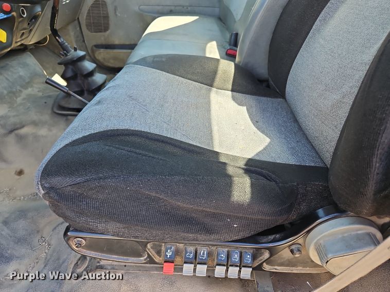 image for item OJ9834 2004 Ford  F750 Super Duty truck cab and chassis