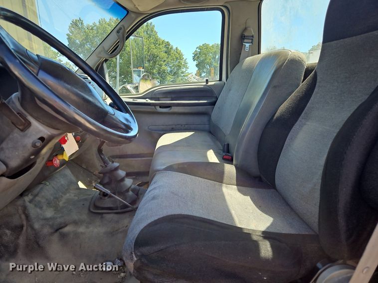 image for item OJ9834 2004 Ford  F750 Super Duty truck cab and chassis