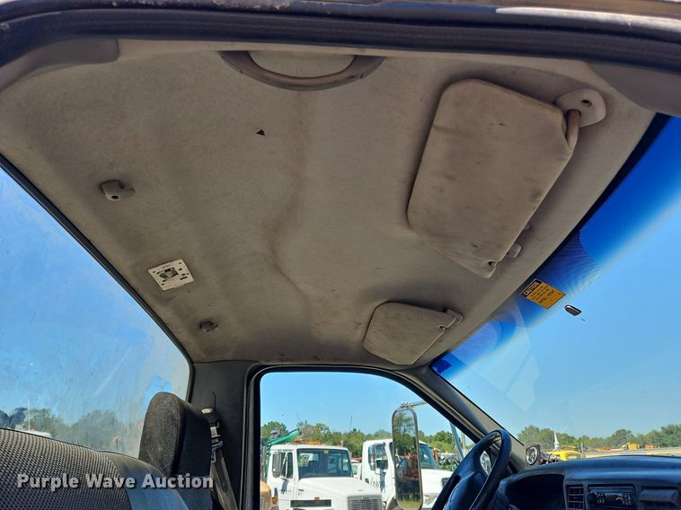 image for item OJ9834 2004 Ford  F750 Super Duty truck cab and chassis