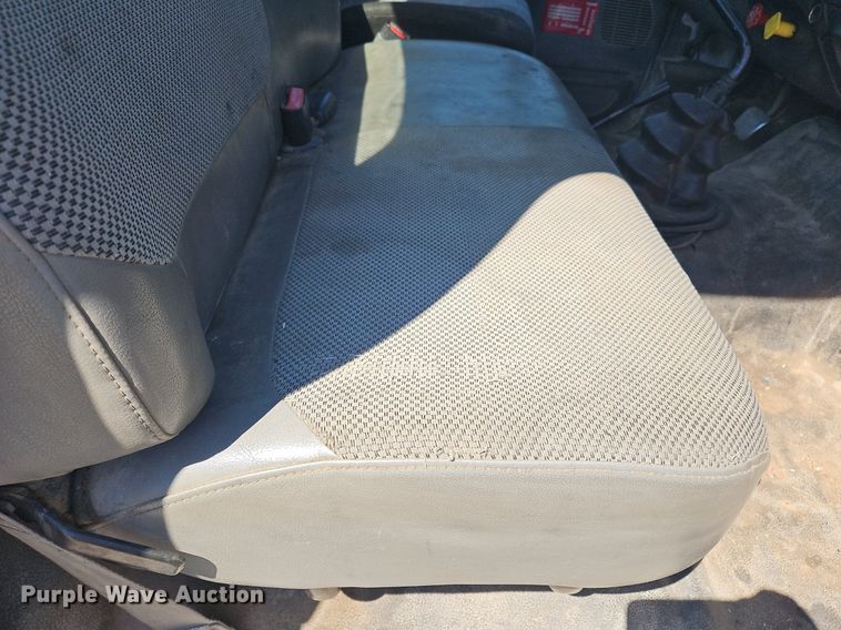 image for item OJ9834 2004 Ford  F750 Super Duty truck cab and chassis