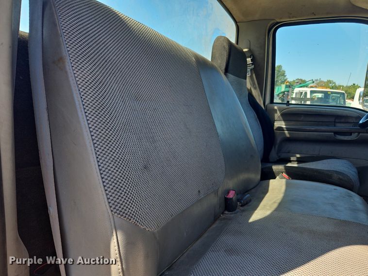 image for item OJ9834 2004 Ford  F750 Super Duty truck cab and chassis