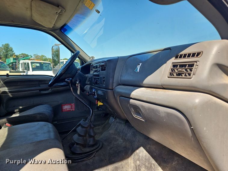 image for item OJ9834 2004 Ford  F750 Super Duty truck cab and chassis