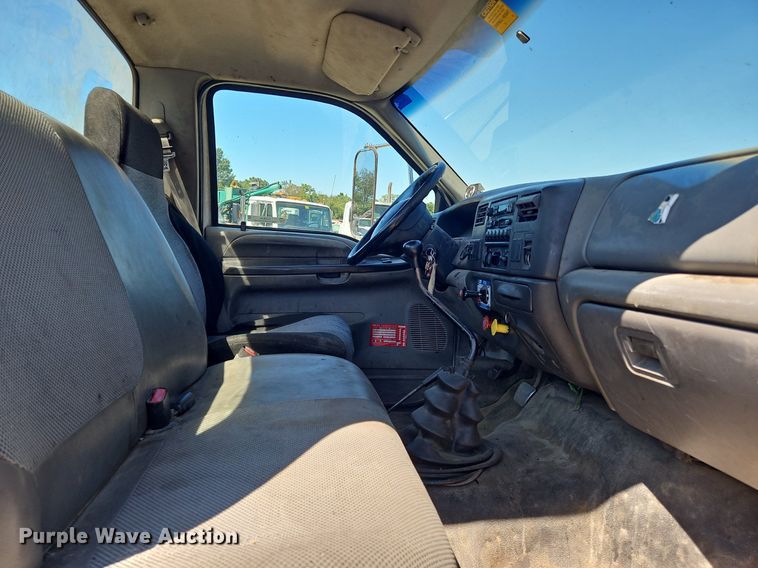 image for item OJ9834 2004 Ford  F750 Super Duty truck cab and chassis