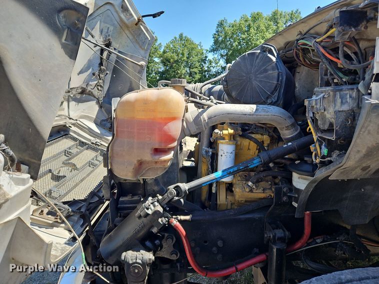 image for item OJ9834 2004 Ford  F750 Super Duty truck cab and chassis