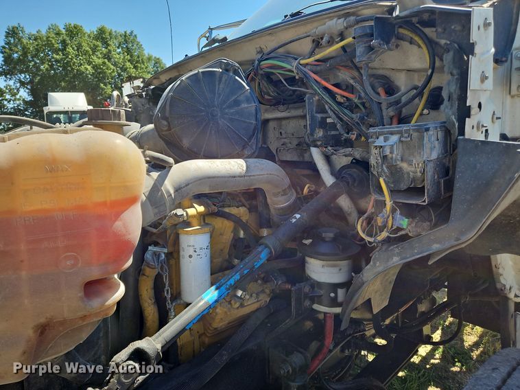 image for item OJ9834 2004 Ford  F750 Super Duty truck cab and chassis