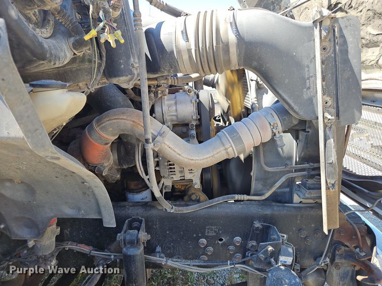 image for item OJ9834 2004 Ford  F750 Super Duty truck cab and chassis