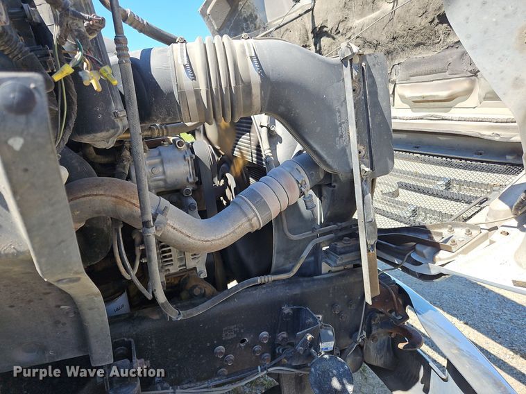 image for item OJ9834 2004 Ford  F750 Super Duty truck cab and chassis