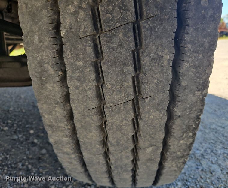 image for item OJ9834 2004 Ford  F750 Super Duty truck cab and chassis