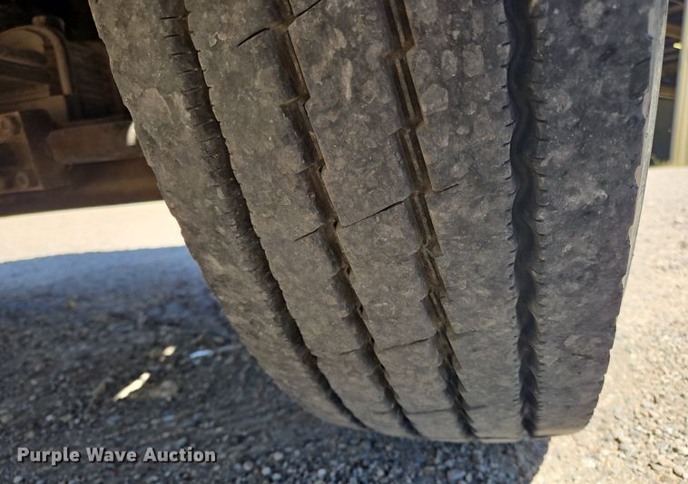 image for item OJ9834 2004 Ford  F750 Super Duty truck cab and chassis