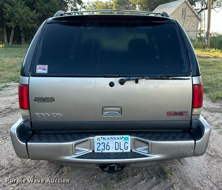 image for item OM9673 1999 GMC Envoy SUV
