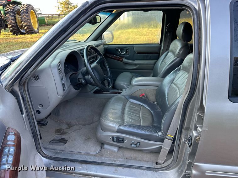 image for item OM9673 1999 GMC Envoy SUV