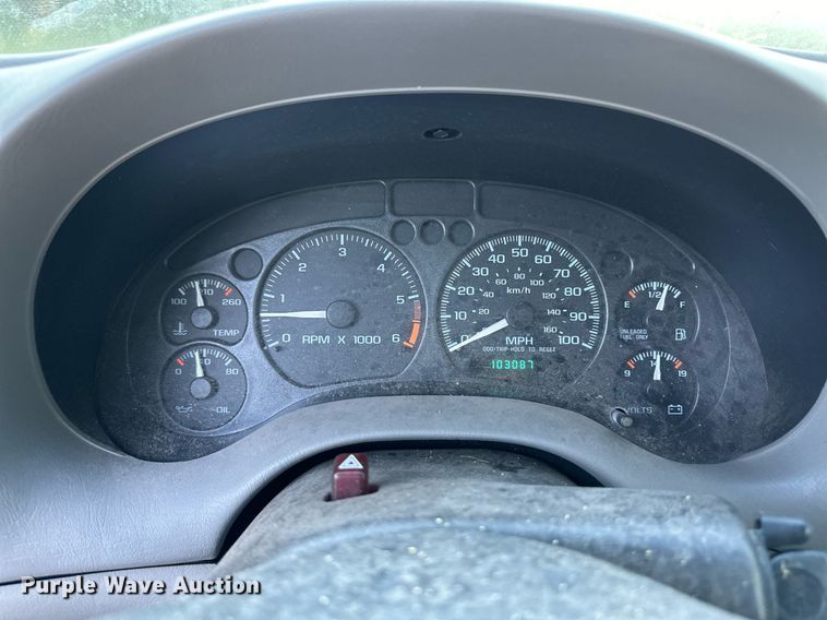 image for item OM9673 1999 GMC Envoy SUV