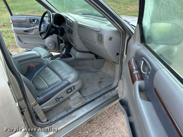 image for item OM9673 1999 GMC Envoy SUV