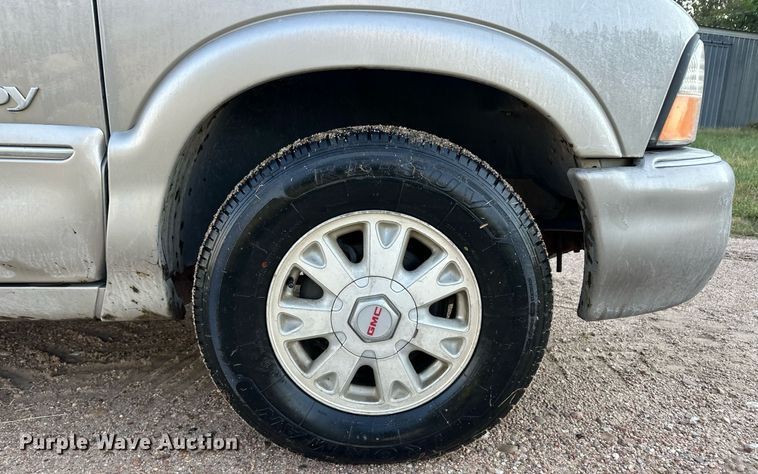 image for item OM9673 1999 GMC Envoy SUV