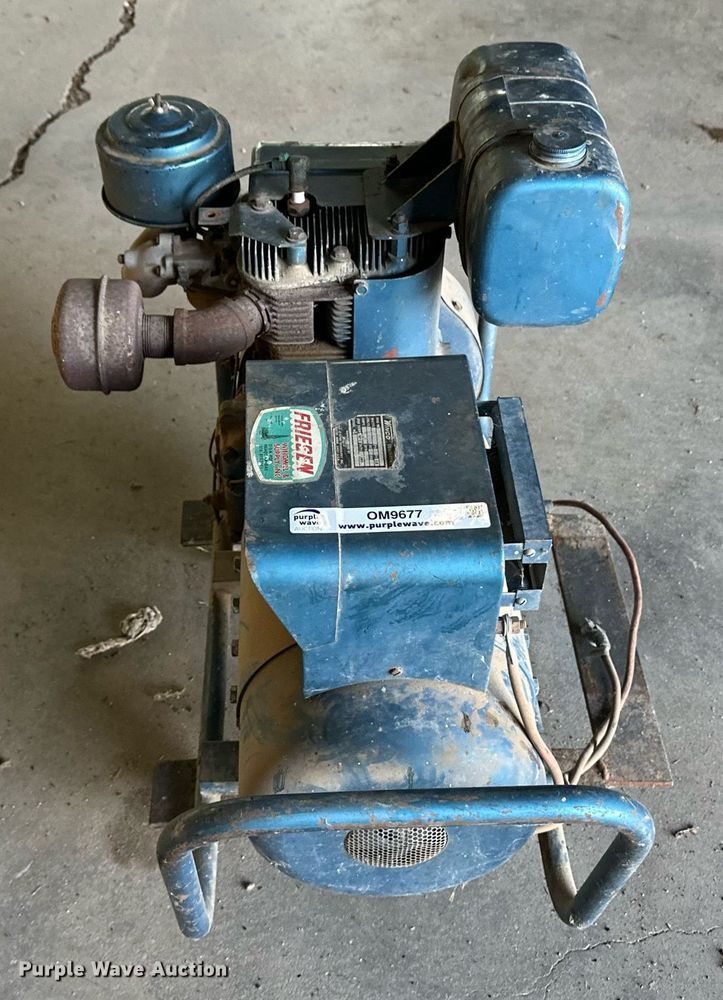 image for item OM9677 Winco 7WH-3EKB generator