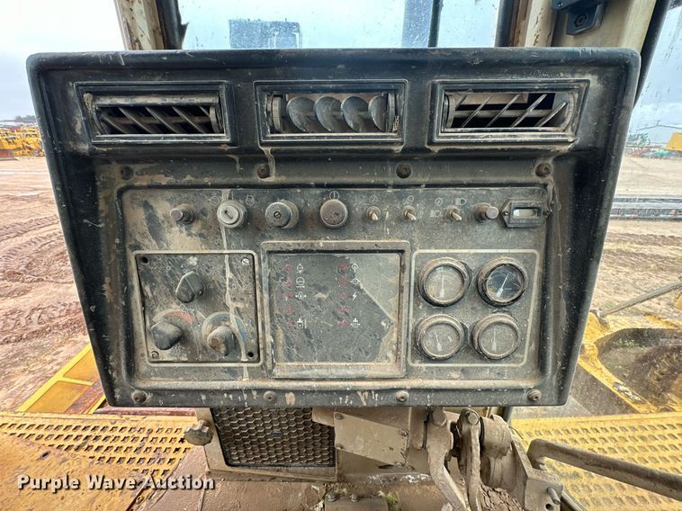 image for item DD3206 1994 Caterpillar  D8N dozer