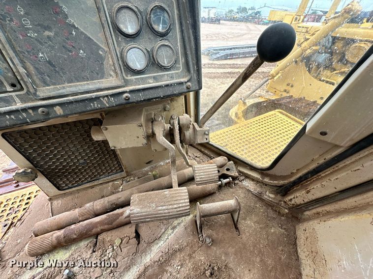 image for item DD3206 1994 Caterpillar  D8N dozer