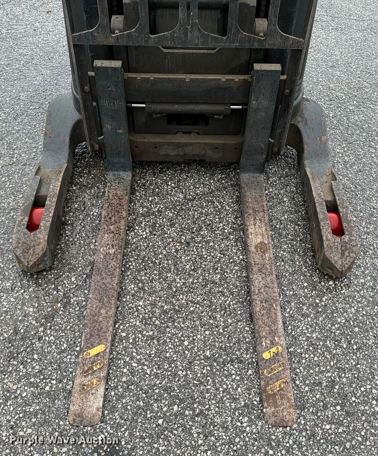 image for item DL4472 Raymond 750 R45TT forklift