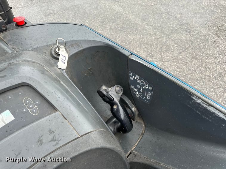 image for item DL4472 Raymond 750 R45TT forklift