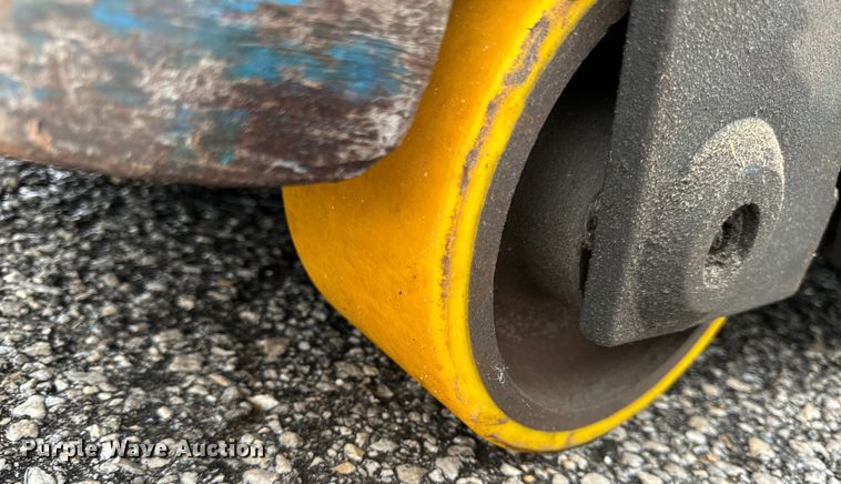 image for item DL4472 Raymond 750 R45TT forklift