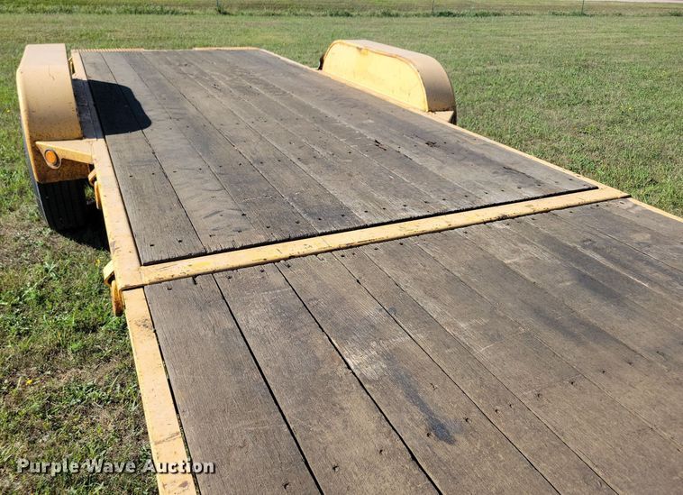image for item DN3505 2007 Trail King TKT12U-202 tilt deck equipment trailer