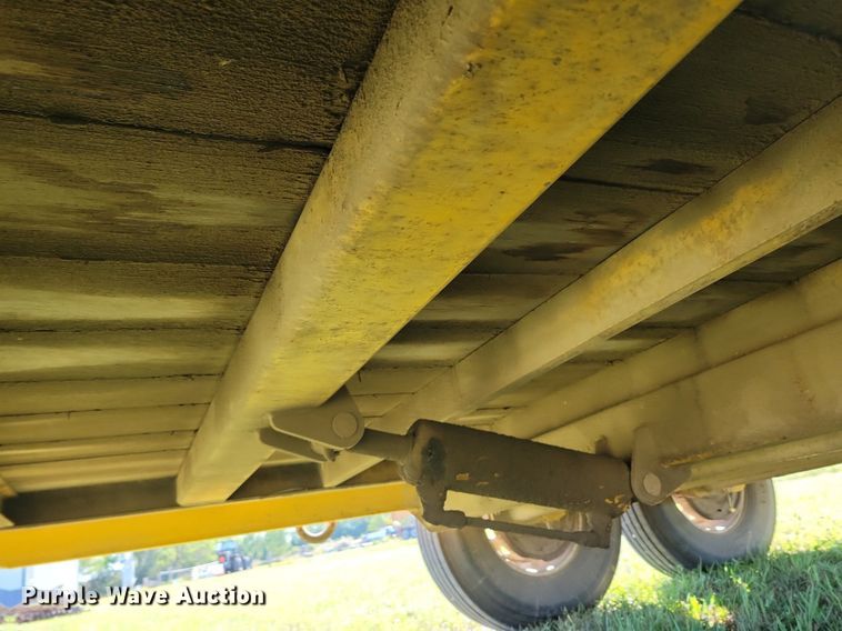 image for item DN3505 2007 Trail King TKT12U-202 tilt deck equipment trailer