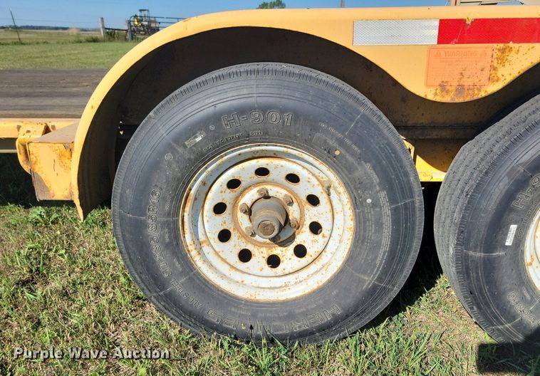 image for item DN3505 2007 Trail King TKT12U-202 tilt deck equipment trailer