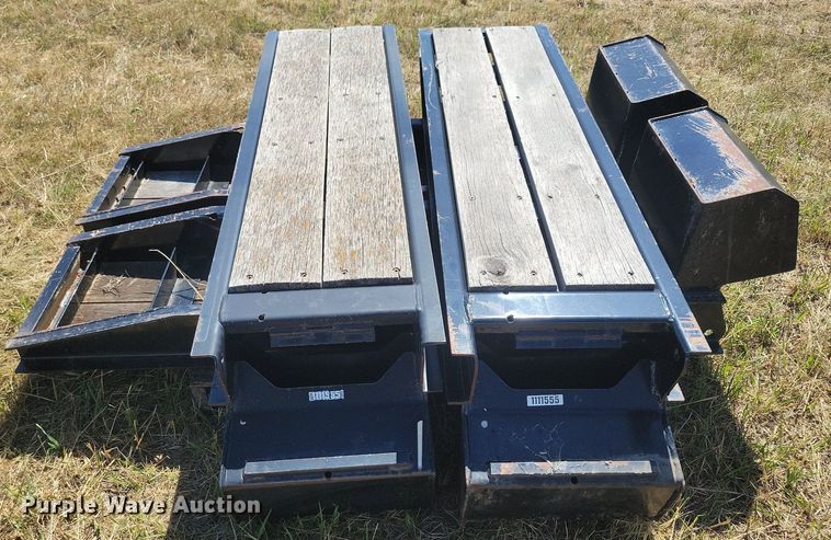 image for item DN3517 (11) Trail King trailer ramps