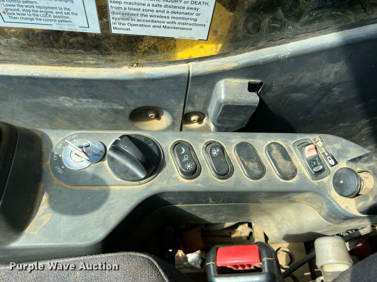 image for item DO2497 2018 Komatsu  PC210LC-11 excavator