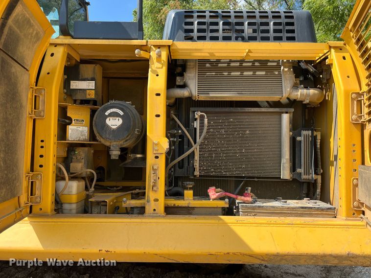 image for item DO2497 2018 Komatsu  PC210LC-11 excavator