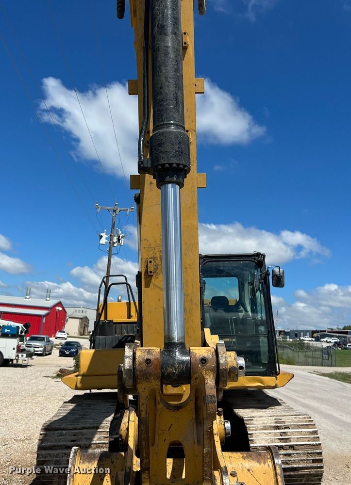 image for item DO2498 2019 Caterpillar 320 excavator