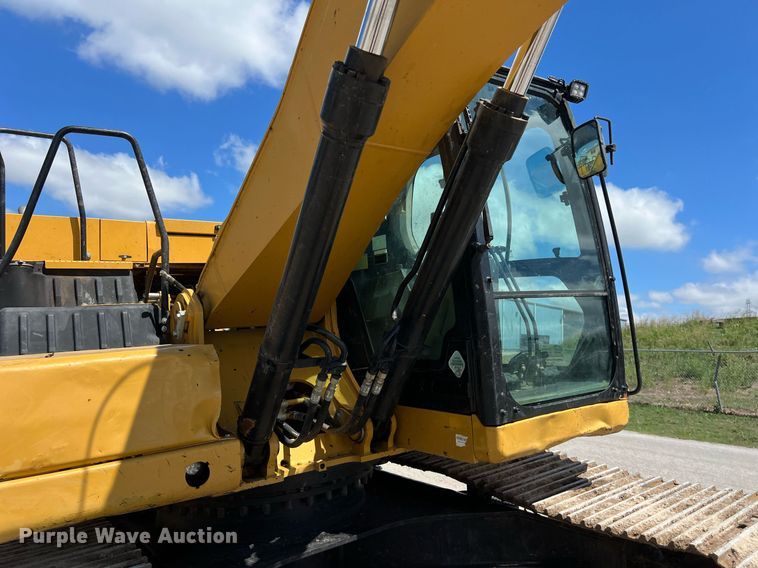image for item DO2498 2019 Caterpillar 320 excavator
