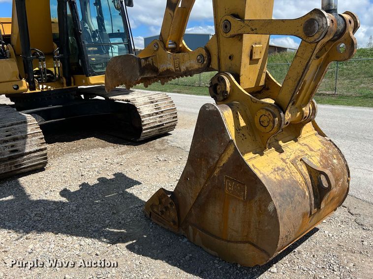 image for item DO2498 2019 Caterpillar 320 excavator