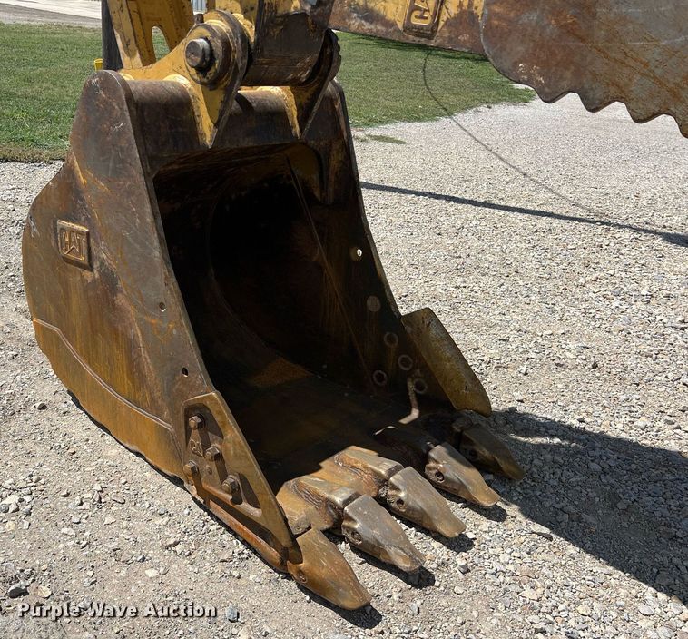 image for item DO2498 2019 Caterpillar 320 excavator
