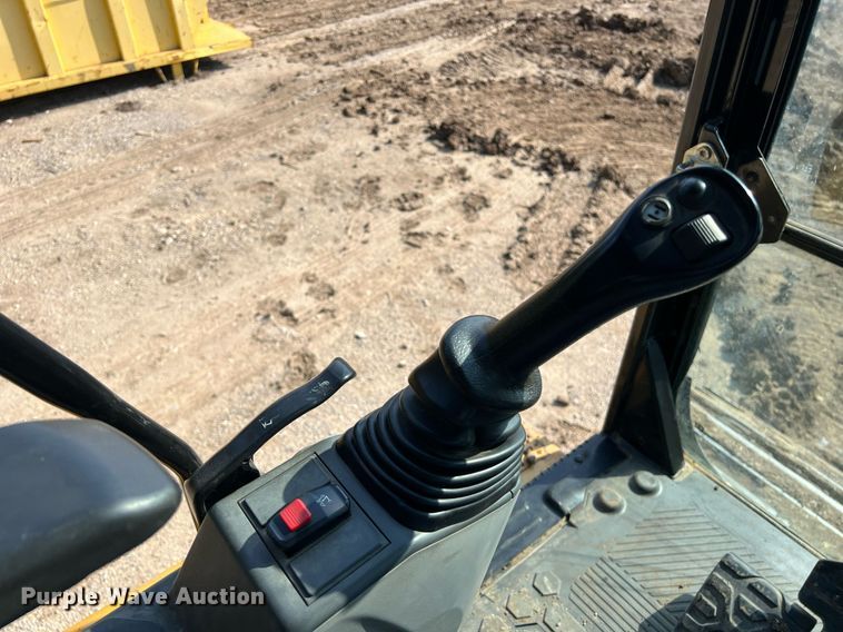 image for item DO2498 2019 Caterpillar 320 excavator