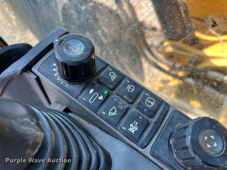 image for item DO2498 2019 Caterpillar 320 excavator