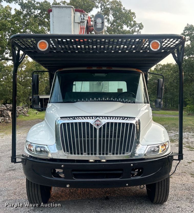 image for item DO6693 2007 International 4300 forestry bucket truck