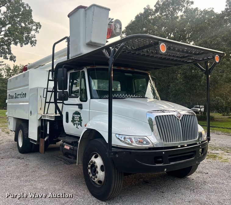 image for item DO6693 2007 International 4300 forestry bucket truck