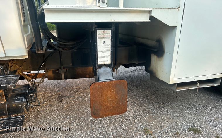 image for item DO6693 2007 International 4300 forestry bucket truck