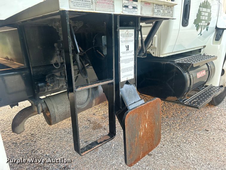 image for item DO6693 2007 International 4300 forestry bucket truck