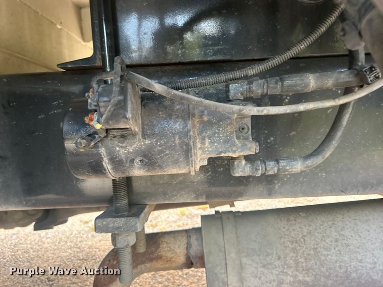 image for item DO6693 2007 International 4300 forestry bucket truck