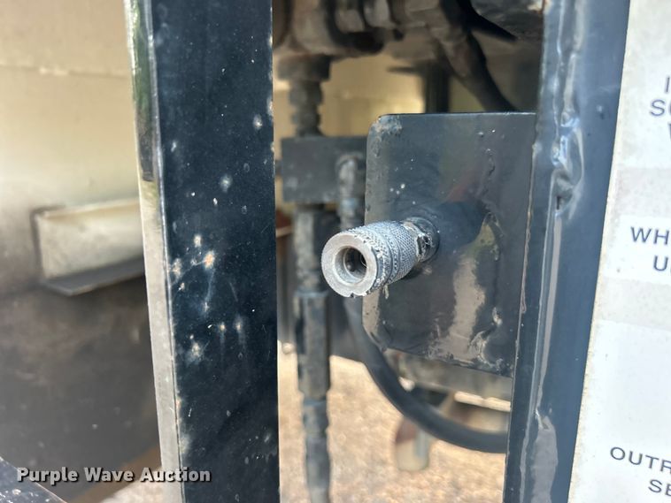 image for item DO6693 2007 International 4300 forestry bucket truck