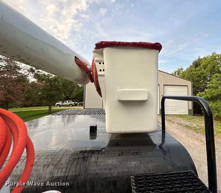 image for item DO6693 2007 International 4300 forestry bucket truck