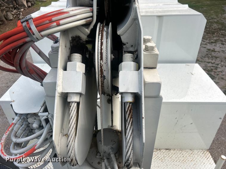 image for item DO6693 2007 International 4300 forestry bucket truck