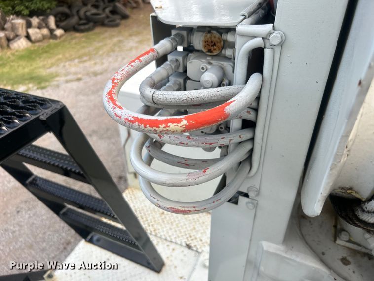 image for item DO6693 2007 International 4300 forestry bucket truck