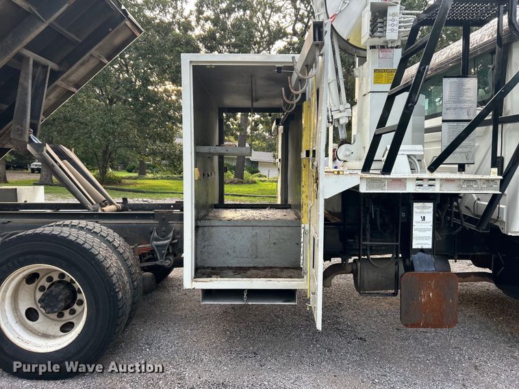 image for item DO6693 2007 International 4300 forestry bucket truck