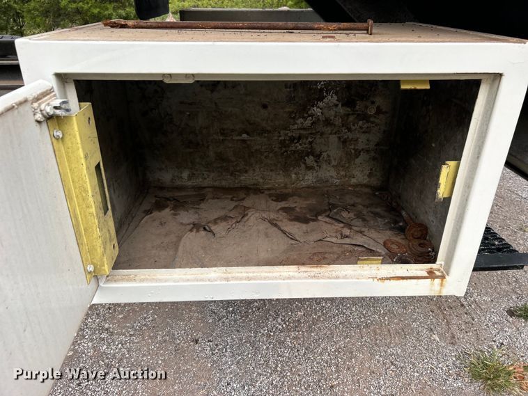 image for item DO6693 2007 International 4300 forestry bucket truck